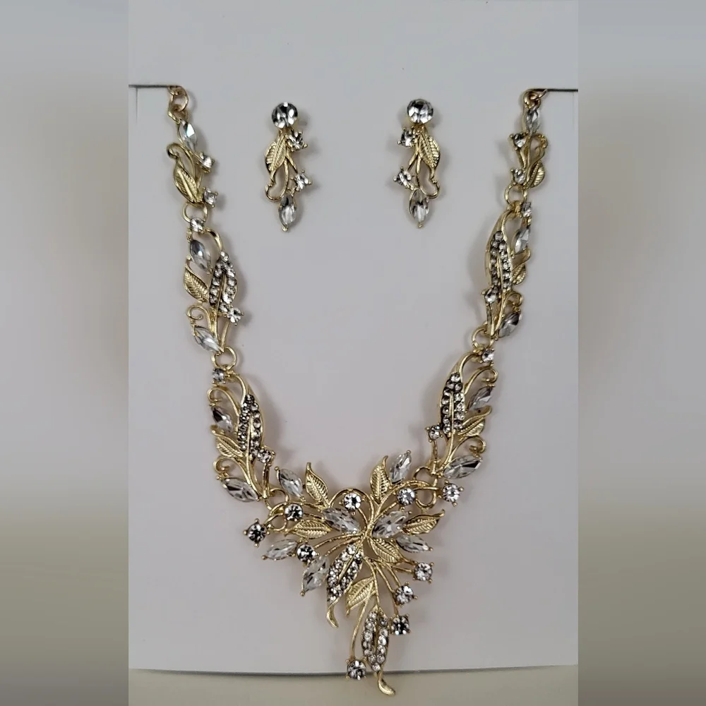 Gold-Tone Sparkle Floral and Leaf Necklace and Earrings Set Wedding Style - NWOT - Picture 2 of 7
